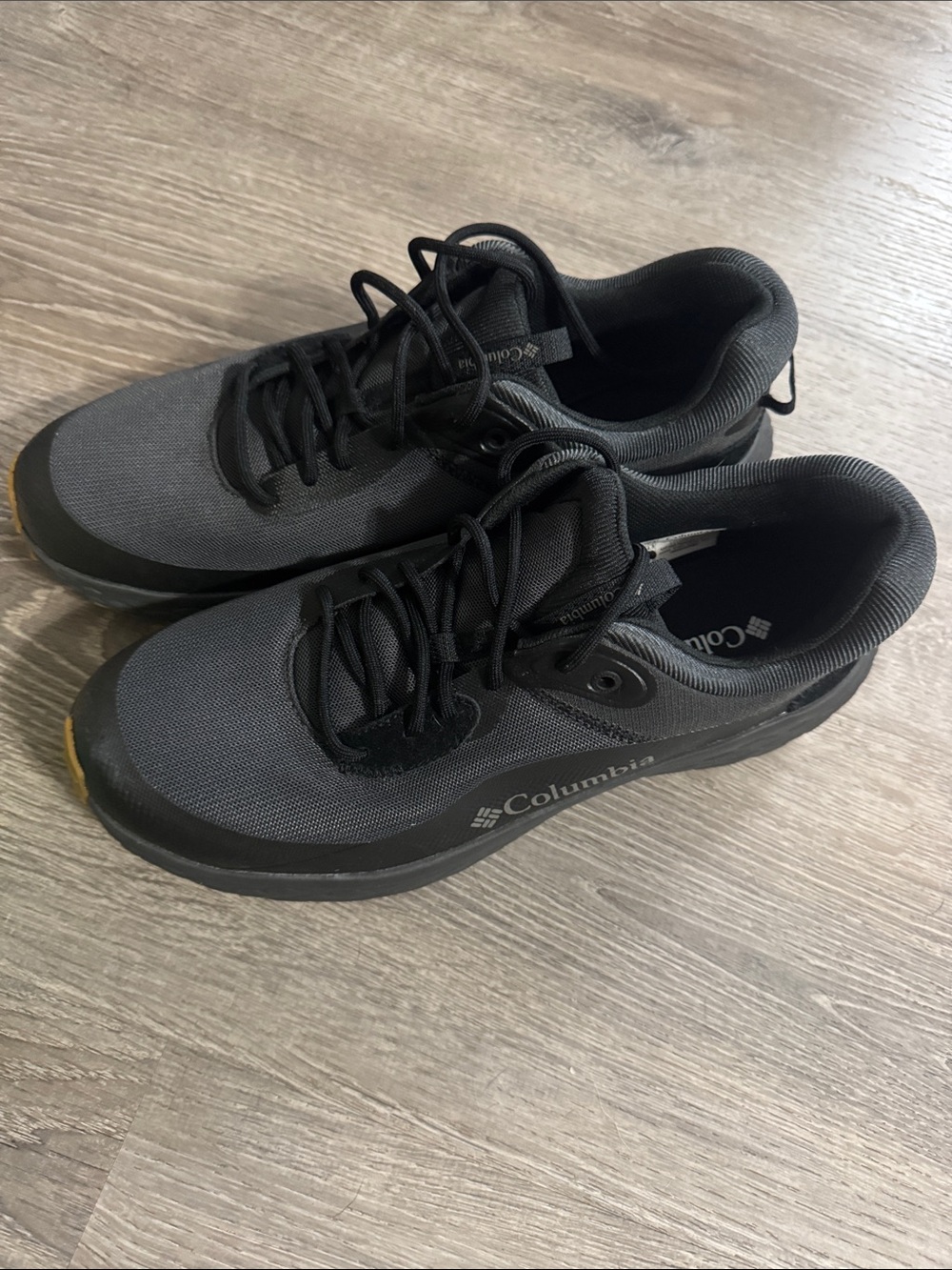 Columbia Men’s Black and Gray Athletic Lace-Up Shoes